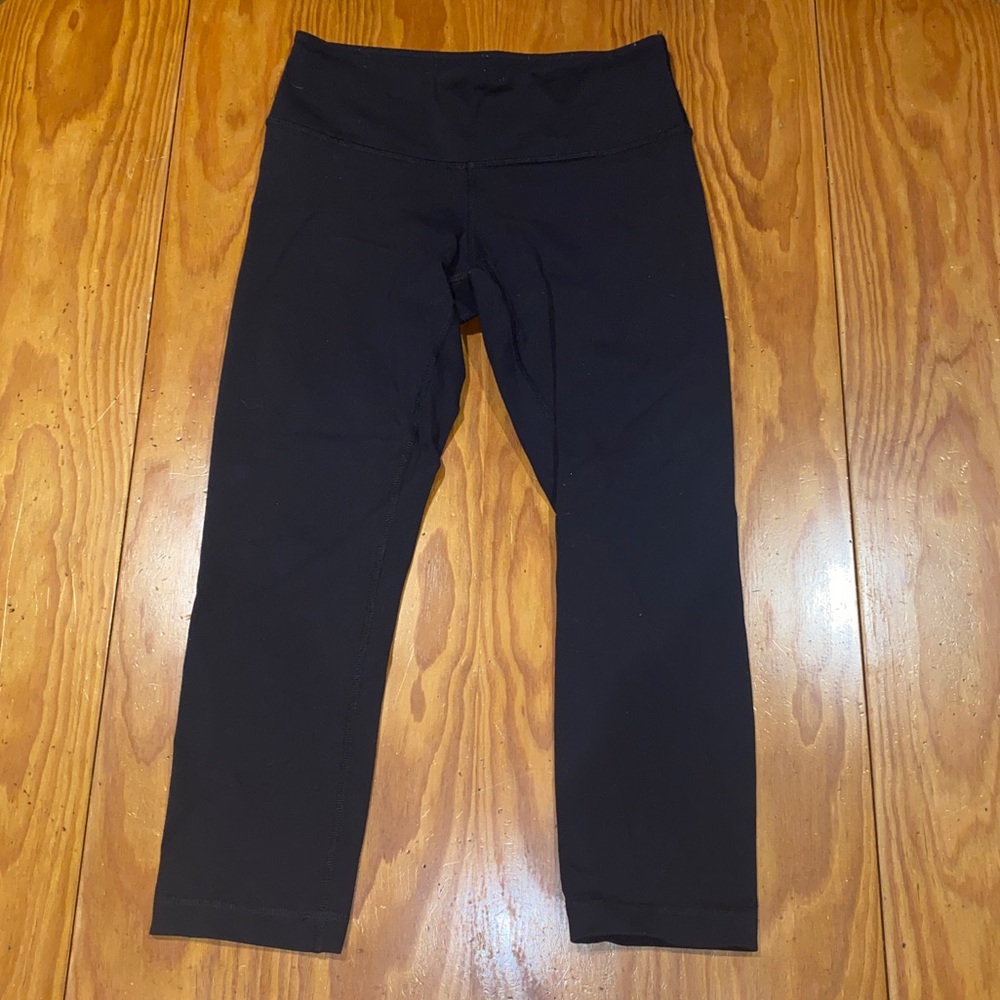 Lululemon black cropped leggings